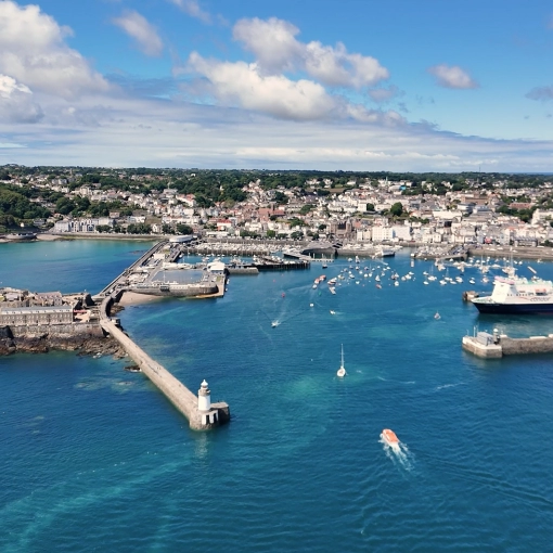 Développement commercial vers les îles anglo-normandes