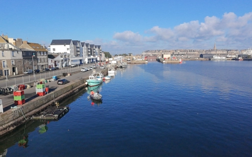Les opérations de propreté sur le port de Saint-Malo