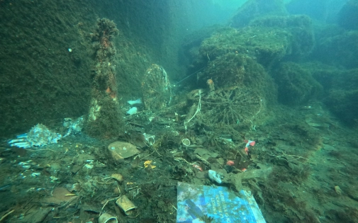 Les opérations de propreté sur le port de Saint-Malo