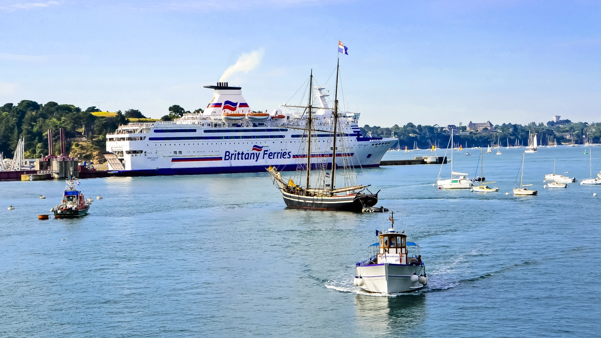 Port of Commerce and Fishing in Saint-Malo 