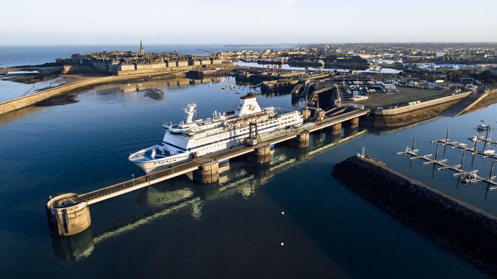 Le terminal ferry du Naye